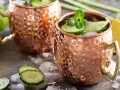 Erfrischender London Mule mit Gurke und Minze im Kupferbecher. Ein tolles Rezept für heiße Tage.