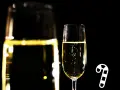 Ein Glas Champagner mit Bläschen, daneben ein Zuckerstangen-Symbol. Die richtige dosage Champagner für den festlichen Anlass.