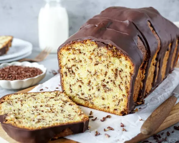 Schokoladenkuchen mit Schokostreuseln, ein köstliches Rezept für jeden Anlass. Perfekt für Kuchenrezepte-Liebhaber.