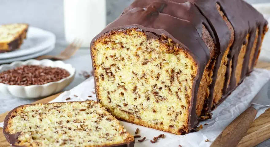 Schokoladenkuchen mit Schokostreuseln, ein köstliches Rezept für jeden Anlass. Perfekt für Kuchenrezepte-Liebhaber.